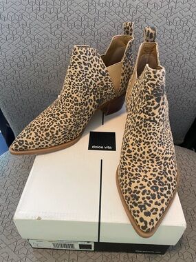 Great condition Dolce Vita Samy Leopard Suede Boots in Tan/Black Dusted Size 9.5